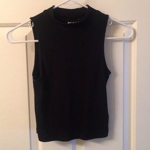 HM black crop top